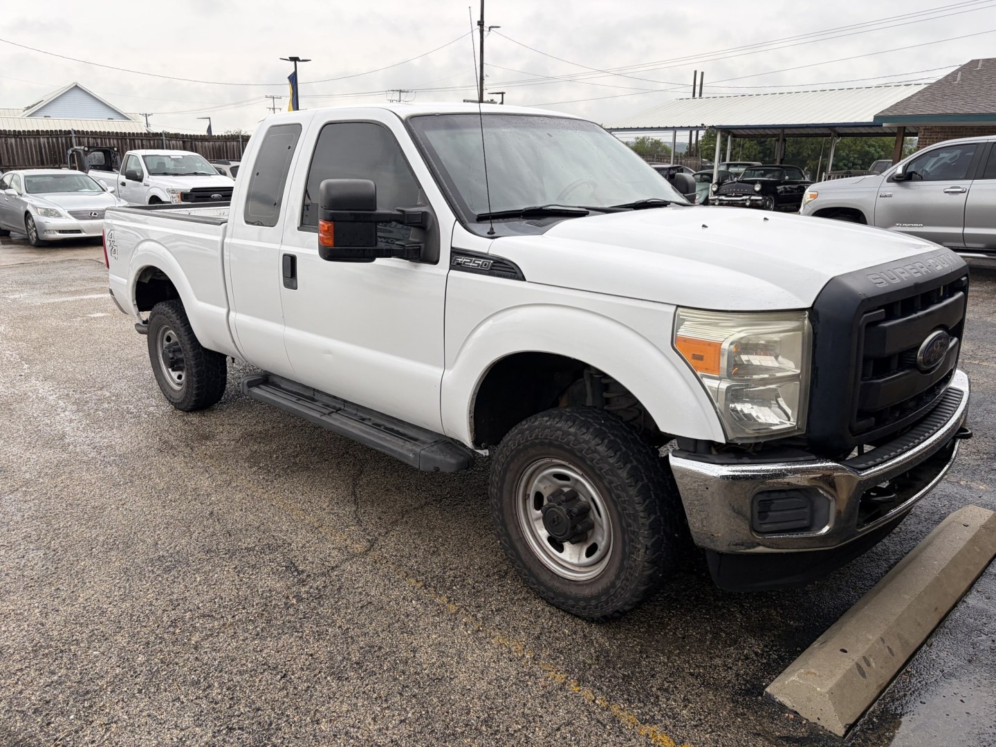 2016 White Ford F-250 SD XL SuperCab Short Bed 4WD (1FT7X2B6XGE) with an 6.2L V8 OHV 16V engine, 6A transmission, located at 1687 Business 35 S, New Braunfels, TX, 78130, (830) 625-7159, 29.655487, -98.051491- Photo#1