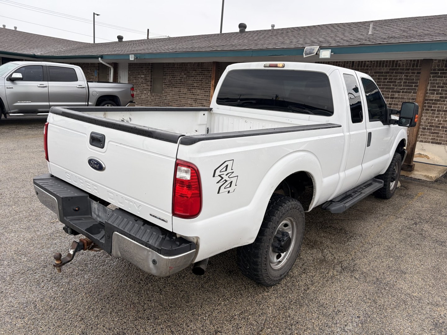 2016 White Ford F-250 SD XL SuperCab Short Bed 4WD (1FT7X2B6XGE) with an 6.2L V8 OHV 16V engine, 6A transmission, located at 1687 Business 35 S, New Braunfels, TX, 78130, (830) 625-7159, 29.655487, -98.051491- Photo#5
