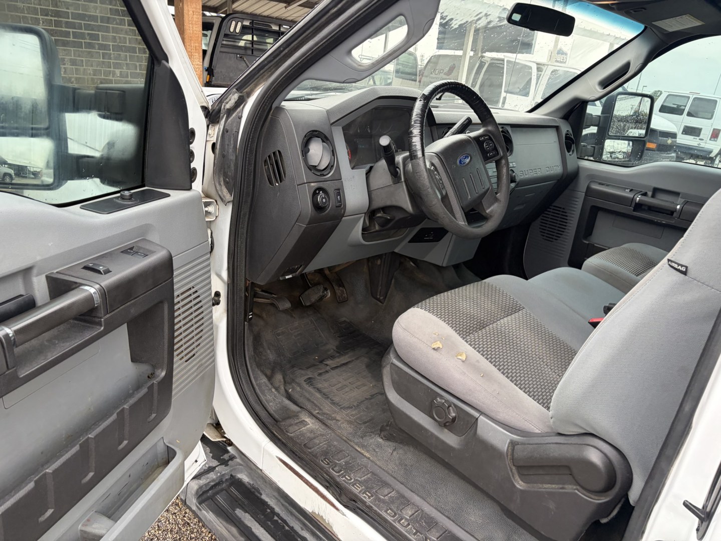 2016 White Ford F-250 SD XL SuperCab Short Bed 4WD (1FT7X2B6XGE) with an 6.2L V8 OHV 16V engine, 6A transmission, located at 1687 Business 35 S, New Braunfels, TX, 78130, (830) 625-7159, 29.655487, -98.051491- Photo#8