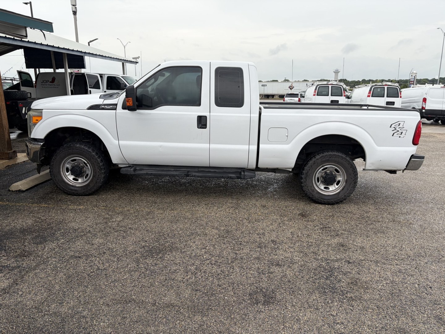 2016 White Ford F-250 SD XL SuperCab Short Bed 4WD (1FT7X2B6XGE) with an 6.2L V8 OHV 16V engine, 6A transmission, located at 1687 Business 35 S, New Braunfels, TX, 78130, (830) 625-7159, 29.655487, -98.051491- Photo#7