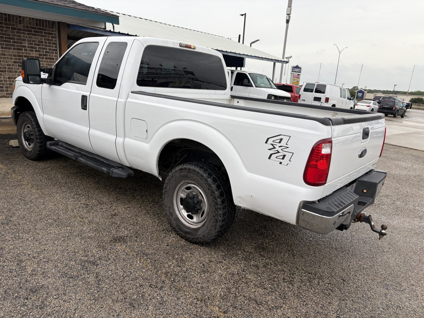 2016 White Ford F-250 SD XL SuperCab Short Bed 4WD (1FT7X2B6XGE) with an 6.2L V8 OHV 16V engine, 6A transmission, located at 1687 Business 35 S, New Braunfels, TX, 78130, (830) 625-7159, 29.655487, -98.051491- Photo#6