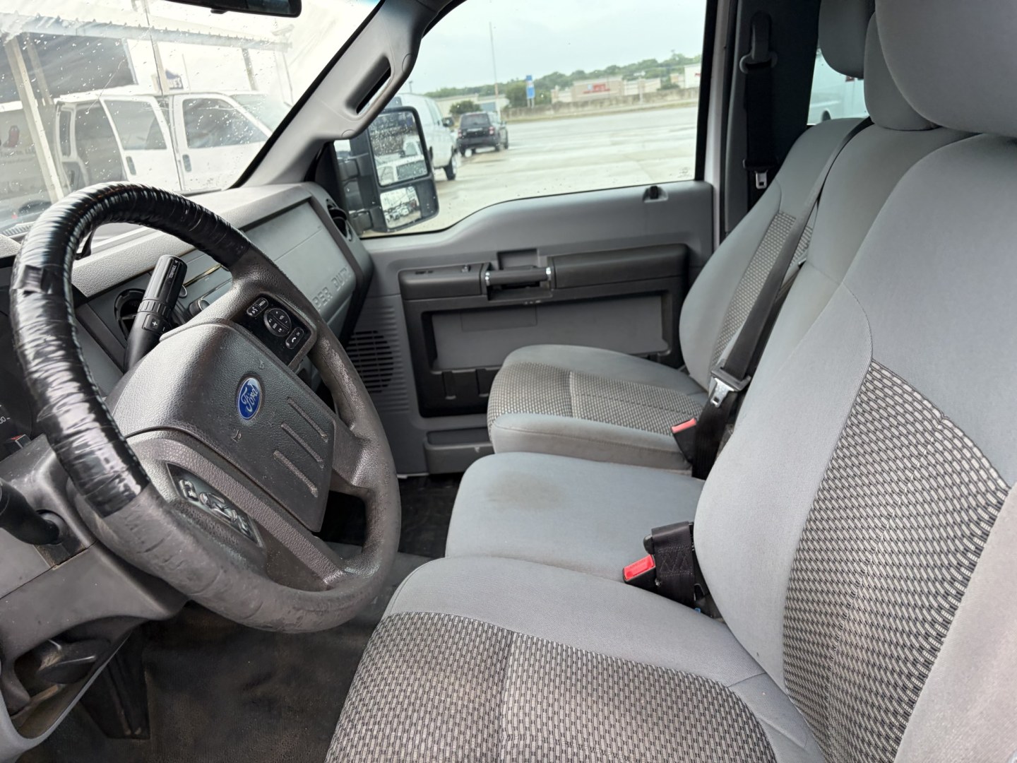 2016 White Ford F-250 SD XL SuperCab Short Bed 4WD (1FT7X2B6XGE) with an 6.2L V8 OHV 16V engine, 6A transmission, located at 1687 Business 35 S, New Braunfels, TX, 78130, (830) 625-7159, 29.655487, -98.051491- Photo#9