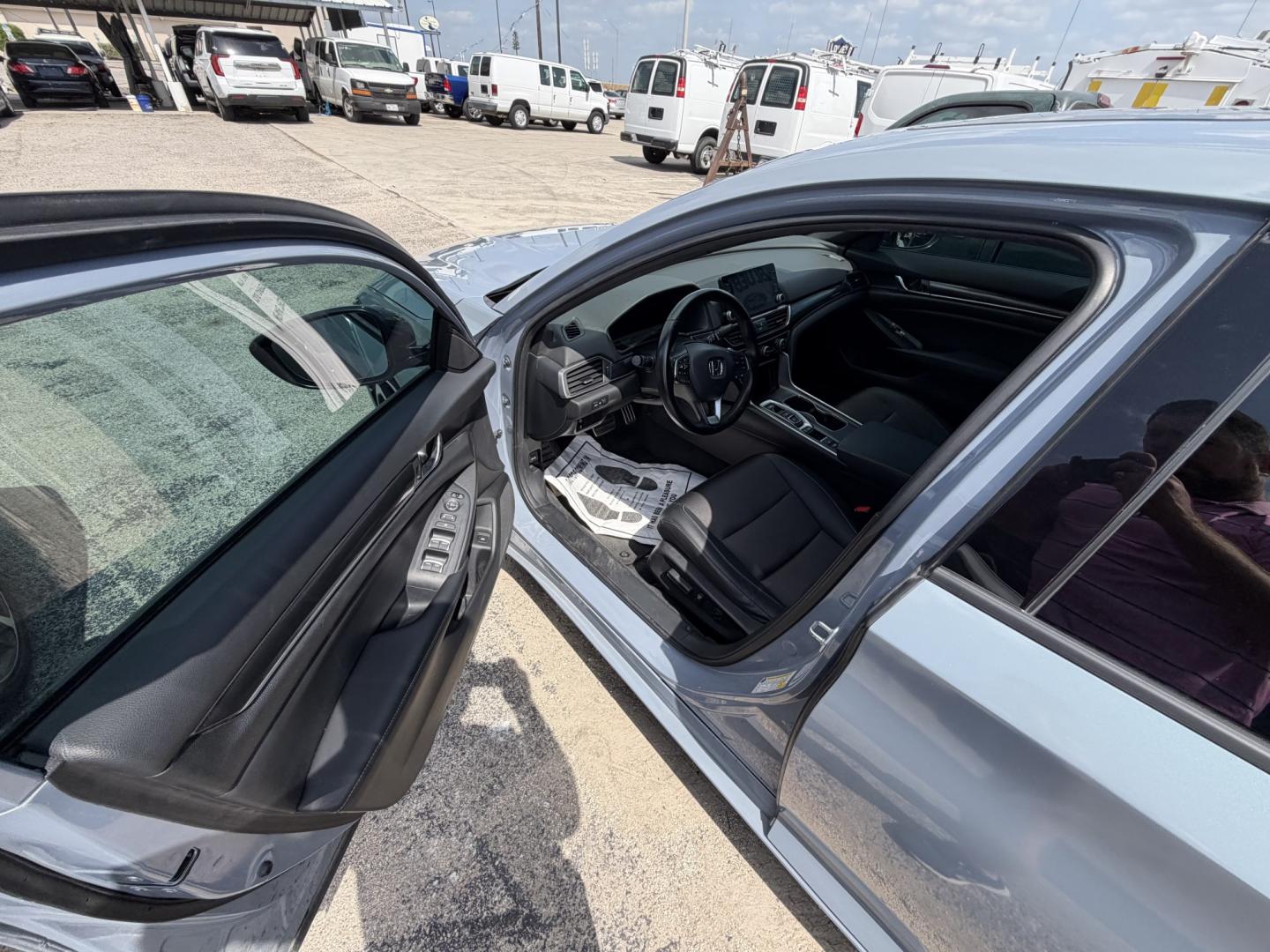 2022 Gray Honda Accord Sport 2.0T (1HGCV2F32NA) with an 2.0L L4 DOHC 16V TURBO engine, 10A transmission, located at 1687 Business 35 S, New Braunfels, TX, 78130, (830) 625-7159, 29.655487, -98.051491- Photo#9