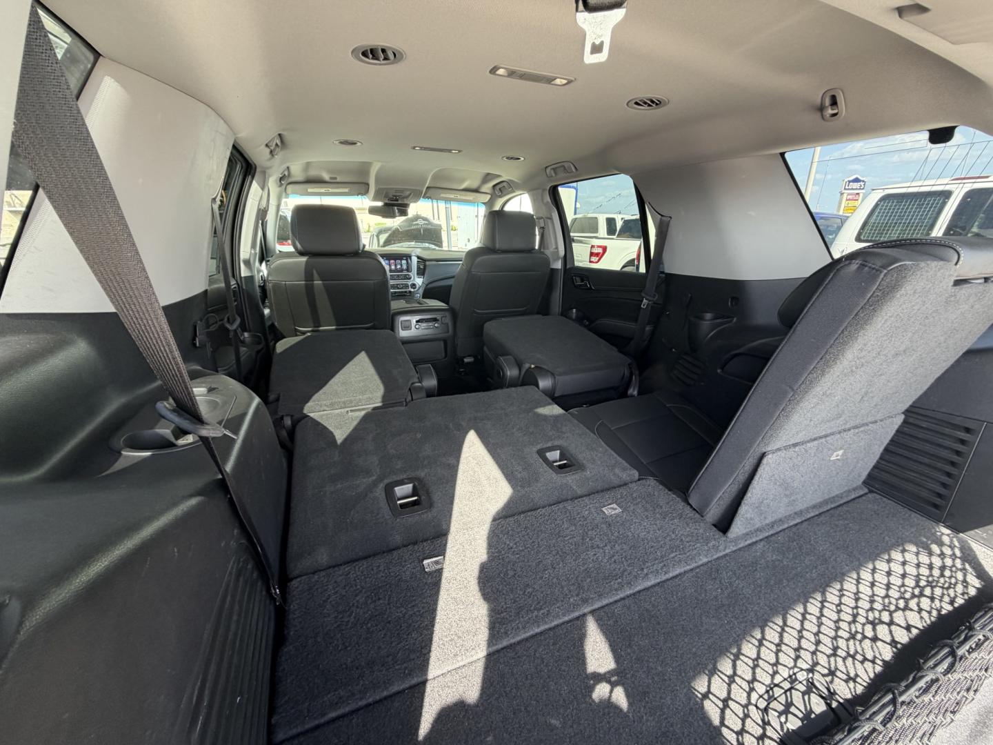 2018 Silver GMC Yukon SLT 2WD (1GKS1BKC8JR) with an 5.3L V8 OHV 16V engine, 6A transmission, located at 1687 Business 35 S, New Braunfels, TX, 78130, (830) 625-7159, 29.655487, -98.051491- Photo#9