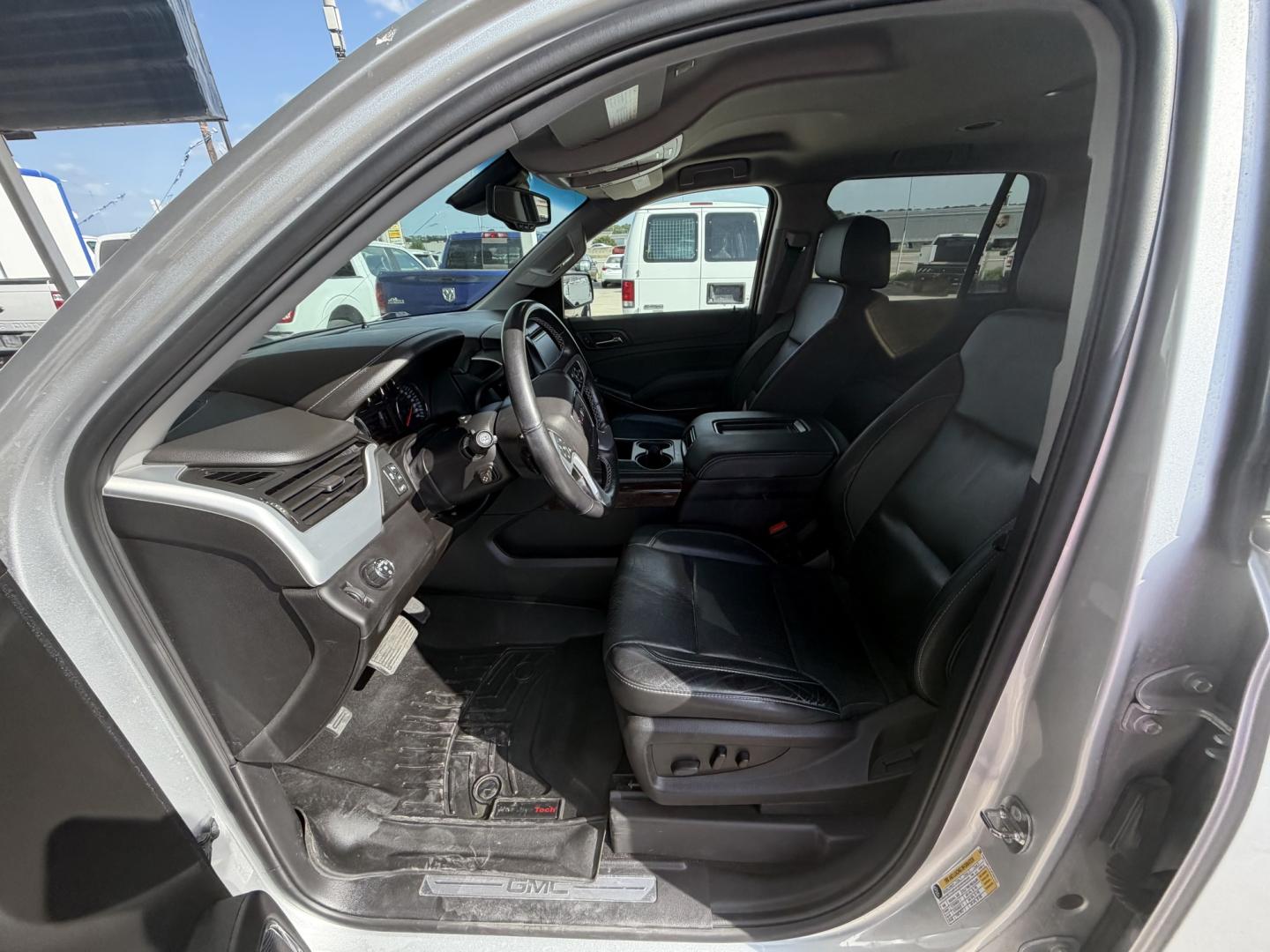 2018 Silver GMC Yukon SLT 2WD (1GKS1BKC8JR) with an 5.3L V8 OHV 16V engine, 6A transmission, located at 1687 Business 35 S, New Braunfels, TX, 78130, (830) 625-7159, 29.655487, -98.051491- Photo#12