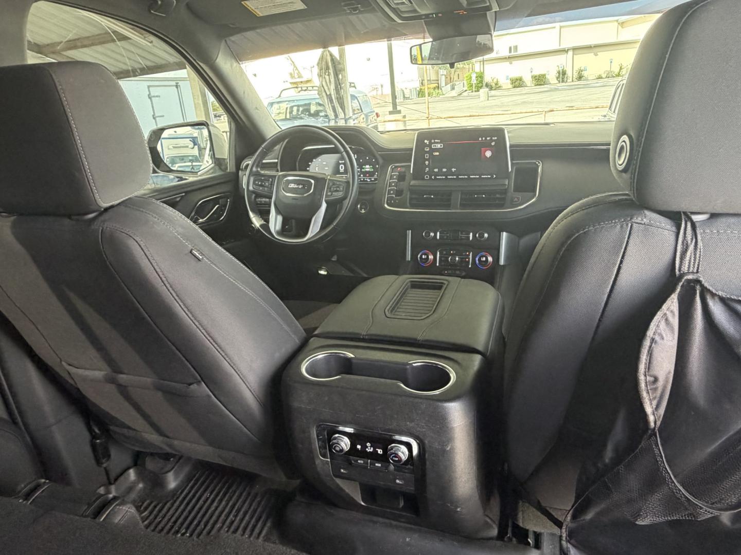 2023 White GMC Yukon SLE 2WD (1GKS1AKD0PR) with an 5.3L V8 OHV 16V engine, 10A transmission, located at 1687 Business 35 S, New Braunfels, TX, 78130, (830) 625-7159, 29.655487, -98.051491- Photo#5