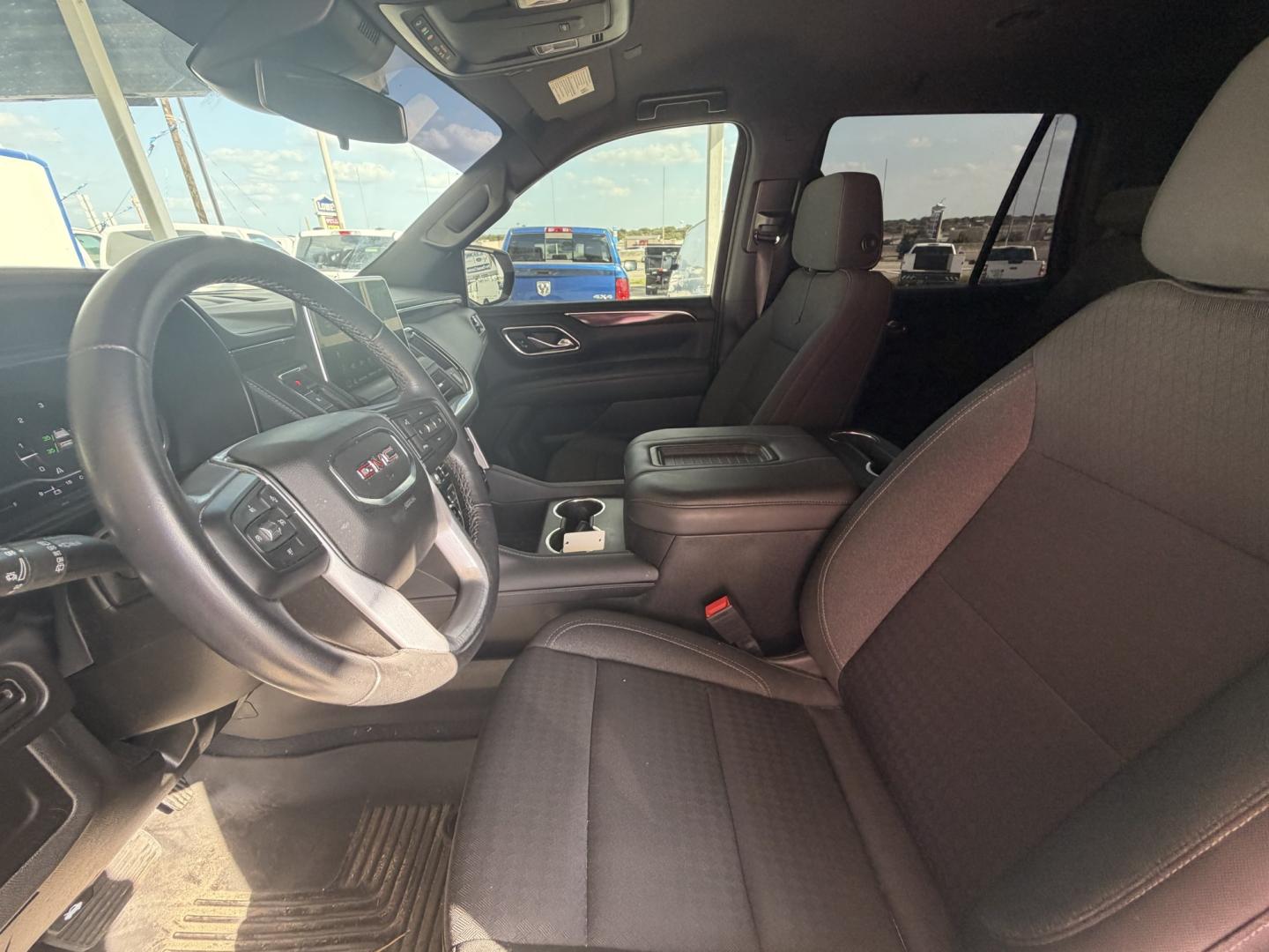 2023 White GMC Yukon SLE 2WD (1GKS1AKD0PR) with an 5.3L V8 OHV 16V engine, 10A transmission, located at 1687 Business 35 S, New Braunfels, TX, 78130, (830) 625-7159, 29.655487, -98.051491- Photo#9