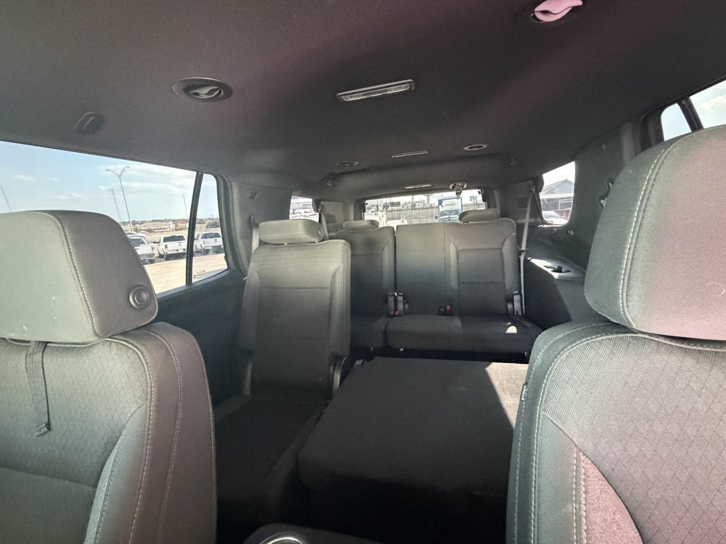 2023 White GMC Yukon SLE 2WD (1GKS1AKD0PR) with an 5.3L V8 OHV 16V engine, 10A transmission, located at 1687 Business 35 S, New Braunfels, TX, 78130, (830) 625-7159, 29.655487, -98.051491- Photo#12