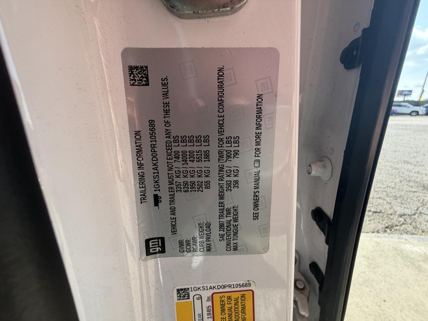 2023 White GMC Yukon SLE 2WD (1GKS1AKD0PR) with an 5.3L V8 OHV 16V engine, 10A transmission, located at 1687 Business 35 S, New Braunfels, TX, 78130, (830) 625-7159, 29.655487, -98.051491- Photo#13
