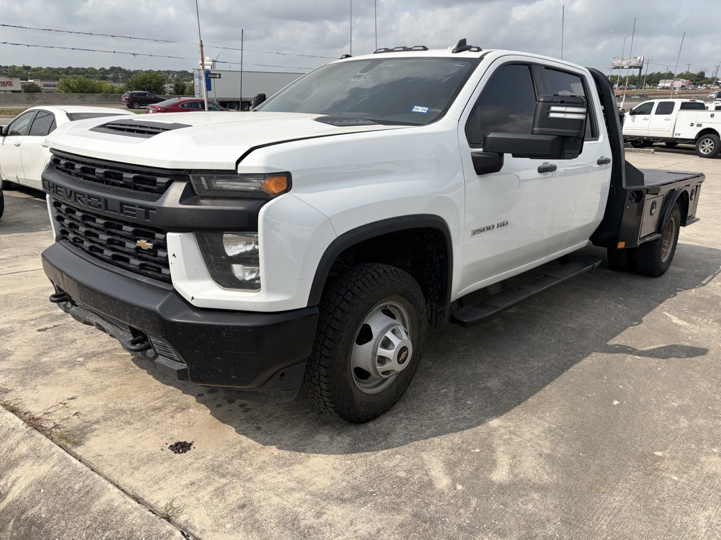 2022 White Chevrolet Silverado 3500HD Work Truck Crew Cab 2WD (1GC4WRE74NF) with an 6.6L V8 OHV 32V engine, 6A transmission, located at 1687 Business 35 S, New Braunfels, TX, 78130, (830) 625-7159, 29.655487, -98.051491- Photo#0