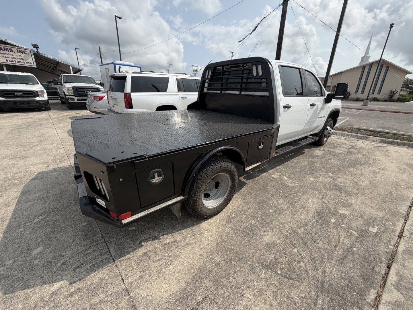 2022 White Chevrolet Silverado 3500HD Work Truck Crew Cab 2WD (1GC4WRE74NF) with an 6.6L V8 OHV 32V engine, 6A transmission, located at 1687 Business 35 S, New Braunfels, TX, 78130, (830) 625-7159, 29.655487, -98.051491- Photo#6