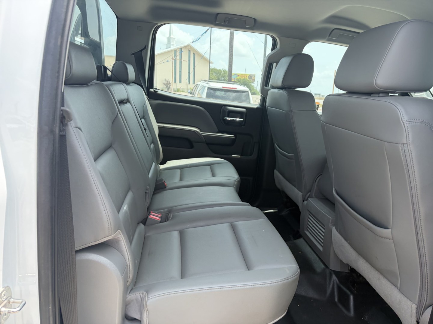 2022 White Chevrolet Silverado Medium Duty - (1HTKJPVK5NH) , located at 1687 Business 35 S, New Braunfels, TX, 78130, (830) 625-7159, 29.655487, -98.051491- Photo#4