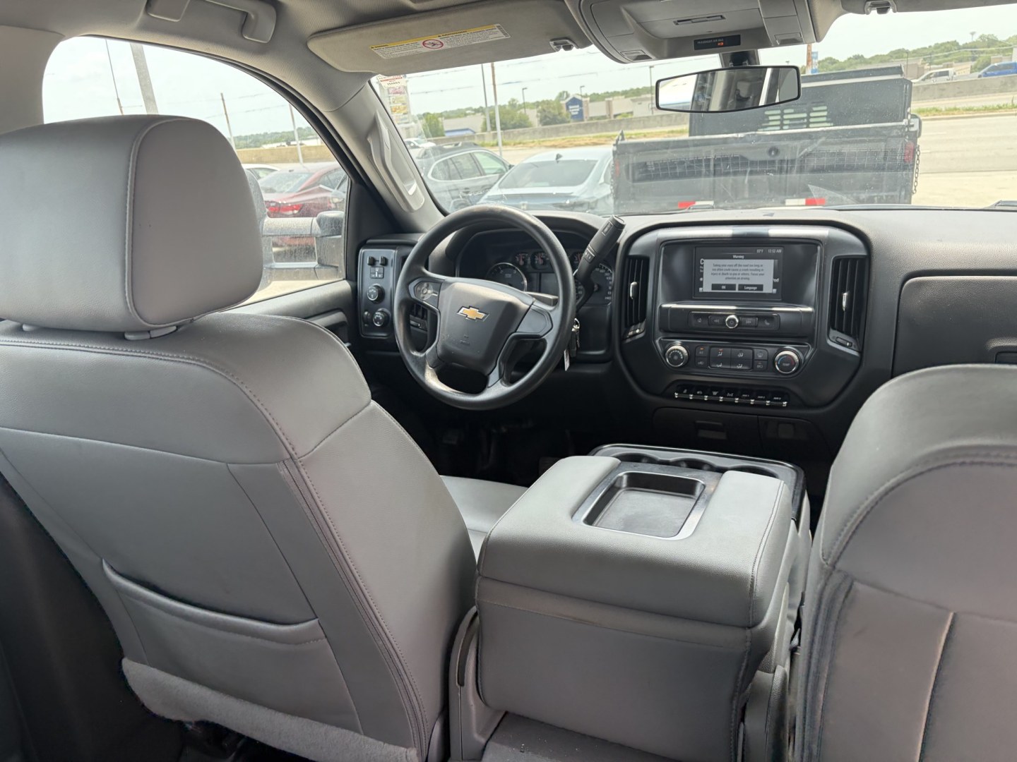 2022 White Chevrolet Silverado Medium Duty - (1HTKJPVK5NH) , located at 1687 Business 35 S, New Braunfels, TX, 78130, (830) 625-7159, 29.655487, -98.051491- Photo#5