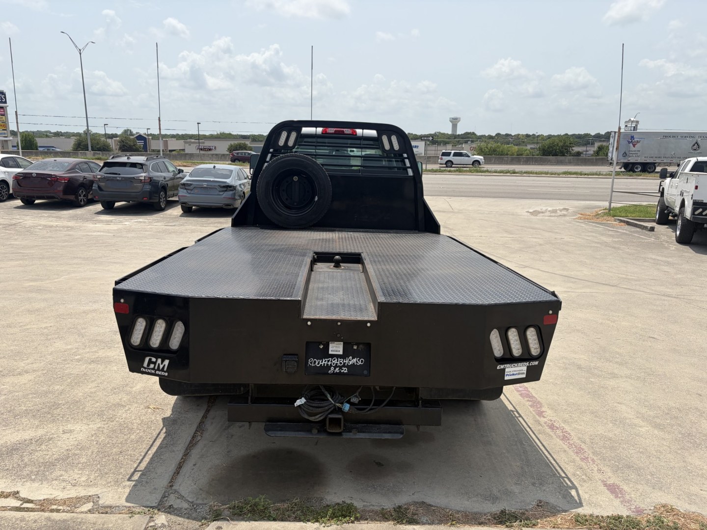2022 White Chevrolet Silverado Medium Duty - (1HTKJPVK5NH) , located at 1687 Business 35 S, New Braunfels, TX, 78130, (830) 625-7159, 29.655487, -98.051491- Photo#7