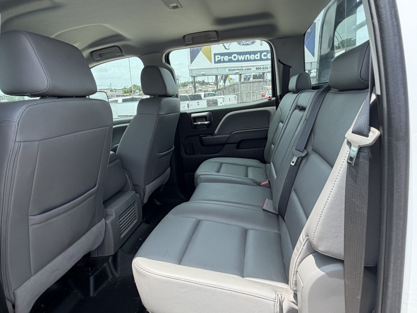 2022 White Chevrolet Silverado Medium Duty - (1HTKJPVK5NH) , located at 1687 Business 35 S, New Braunfels, TX, 78130, (830) 625-7159, 29.655487, -98.051491- Photo#9