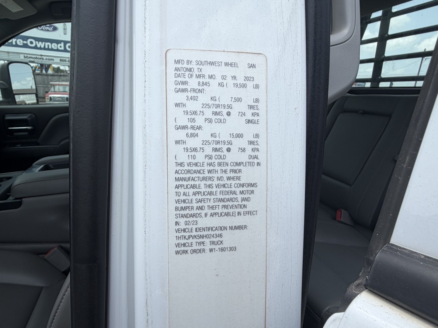 2022 White Chevrolet Silverado Medium Duty - (1HTKJPVK5NH) , located at 1687 Business 35 S, New Braunfels, TX, 78130, (830) 625-7159, 29.655487, -98.051491- Photo#14