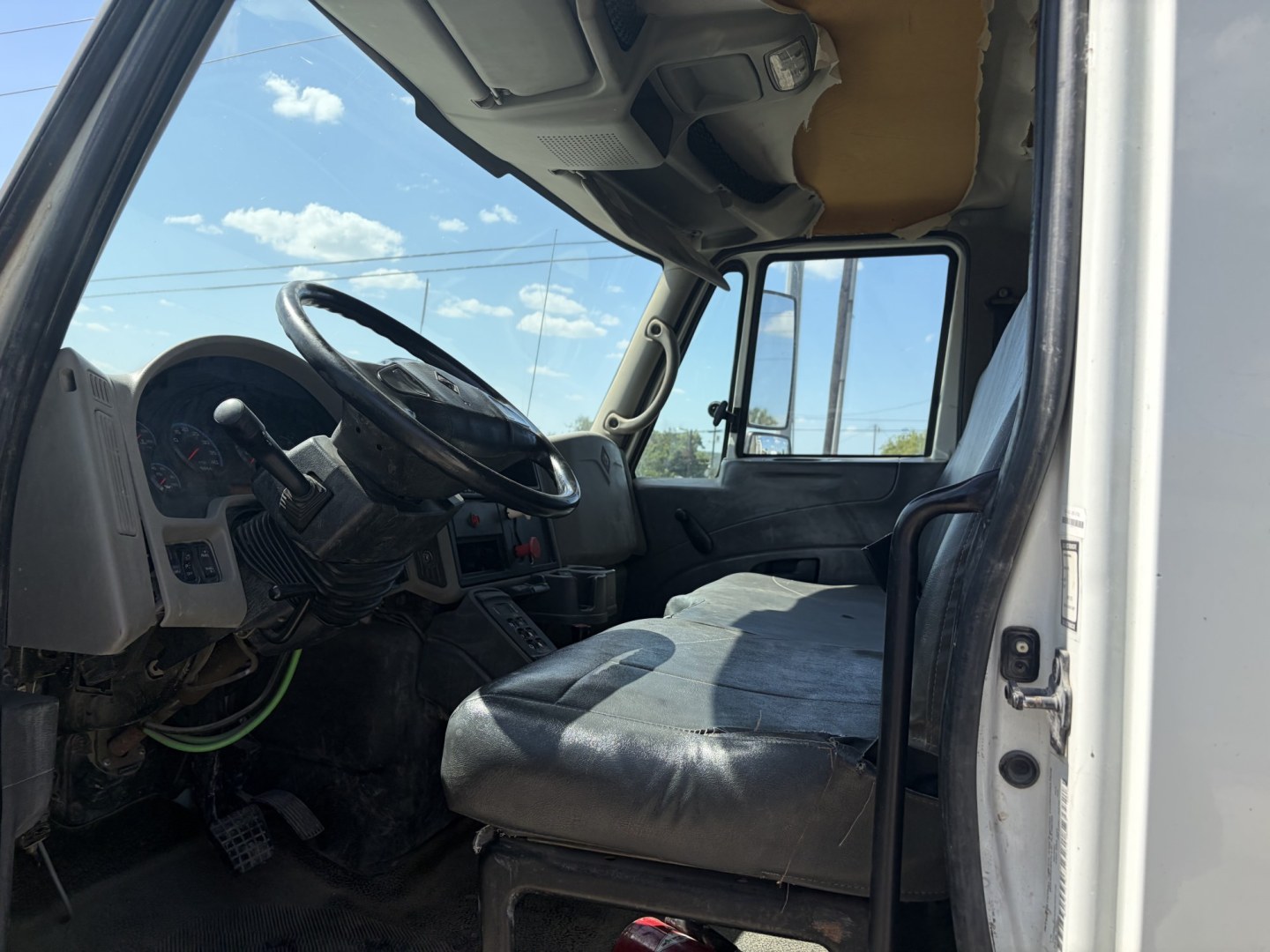 2008 White International 4400 - (1HTMKAARX8H) with an 7.6L L6 DIESEL MaxxStar engine, located at 1687 Business 35 S, New Braunfels, TX, 78130, (830) 625-7159, 29.655487, -98.051491- Photo#10