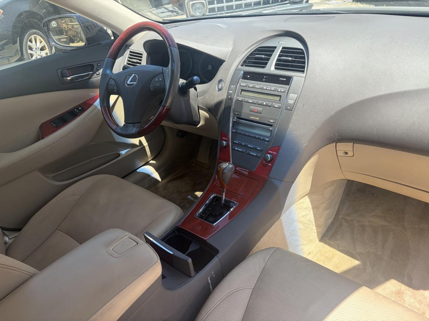 2008 Blue Lexus ES 350 Sedan (JTHBJ46G182) with an 3.5L V6 DOHC 24V engine, 6A OD transmission, located at 1687 Business 35 S, New Braunfels, TX, 78130, (830) 625-7159, 29.655487, -98.051491- Photo#3