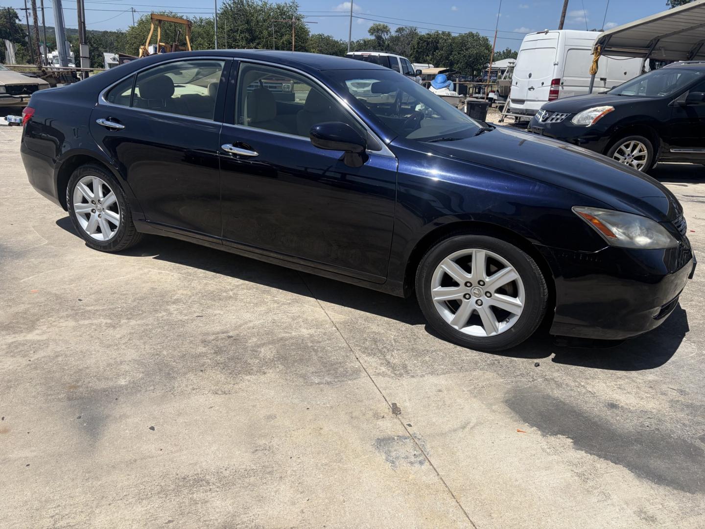 2008 Blue Lexus ES 350 Sedan (JTHBJ46G182) with an 3.5L V6 DOHC 24V engine, 6A OD transmission, located at 1687 Business 35 S, New Braunfels, TX, 78130, (830) 625-7159, 29.655487, -98.051491- Photo#1