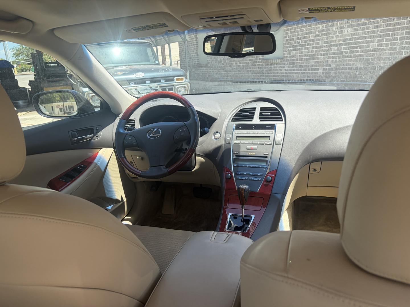 2008 Blue Lexus ES 350 Sedan (JTHBJ46G182) with an 3.5L V6 DOHC 24V engine, 6A OD transmission, located at 1687 Business 35 S, New Braunfels, TX, 78130, (830) 625-7159, 29.655487, -98.051491- Photo#5
