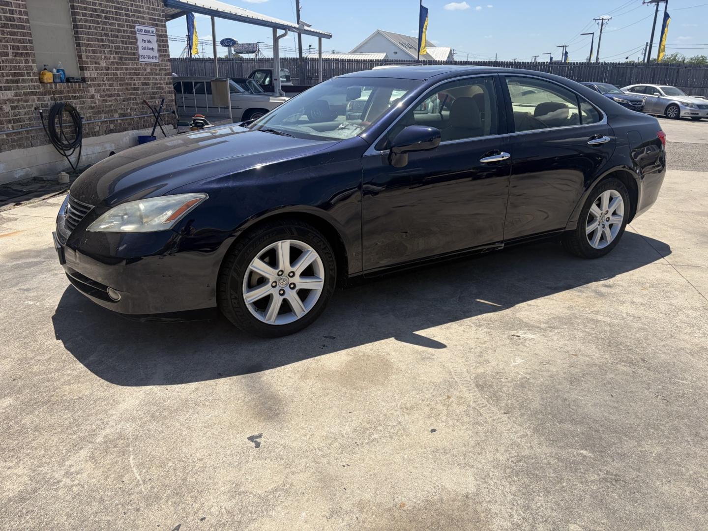 2008 Blue Lexus ES 350 Sedan (JTHBJ46G182) with an 3.5L V6 DOHC 24V engine, 6A OD transmission, located at 1687 Business 35 S, New Braunfels, TX, 78130, (830) 625-7159, 29.655487, -98.051491- Photo#0