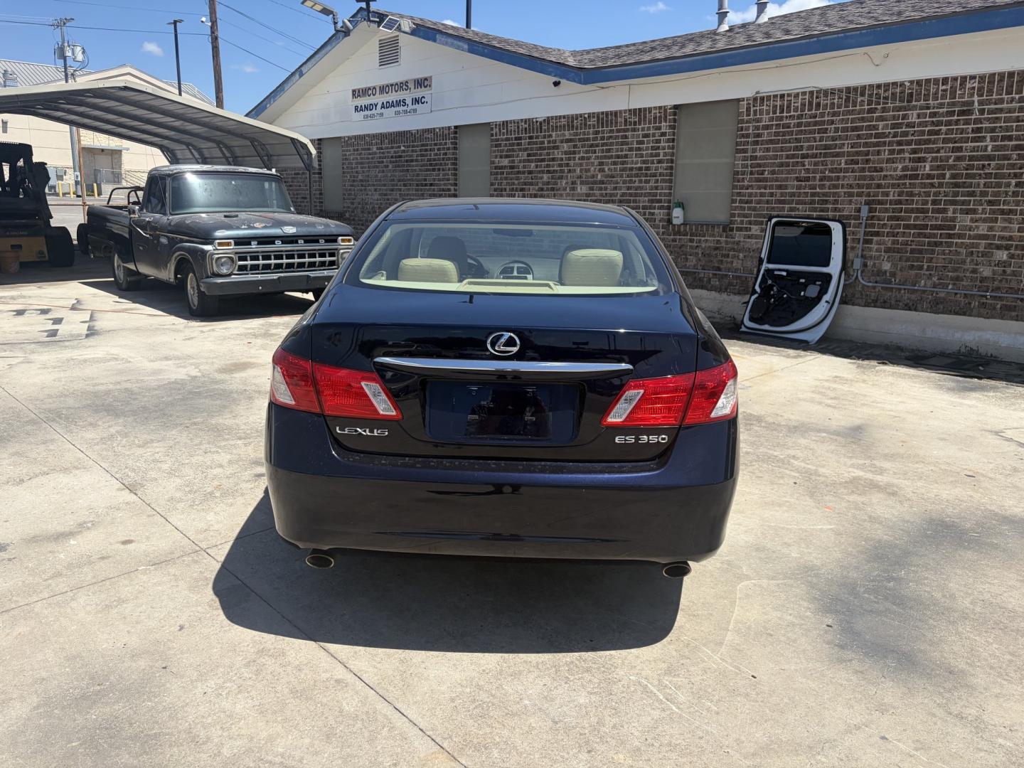 2008 Blue Lexus ES 350 Sedan (JTHBJ46G182) with an 3.5L V6 DOHC 24V engine, 6A OD transmission, located at 1687 Business 35 S, New Braunfels, TX, 78130, (830) 625-7159, 29.655487, -98.051491- Photo#7