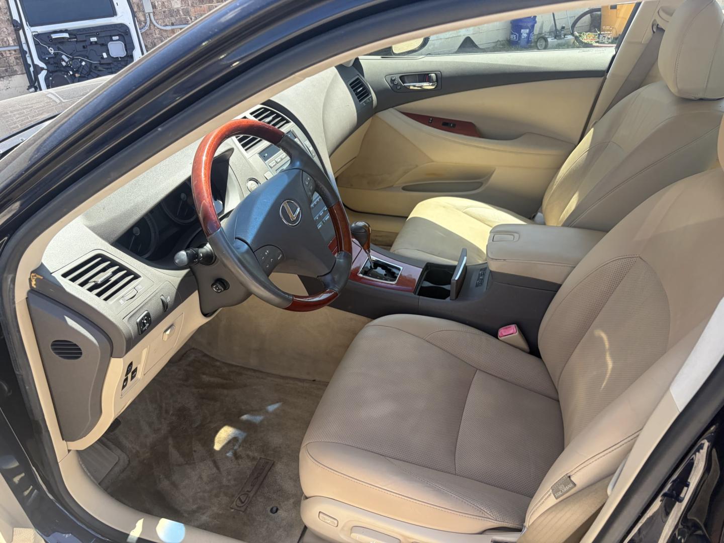 2008 Blue Lexus ES 350 Sedan (JTHBJ46G182) with an 3.5L V6 DOHC 24V engine, 6A OD transmission, located at 1687 Business 35 S, New Braunfels, TX, 78130, (830) 625-7159, 29.655487, -98.051491- Photo#9