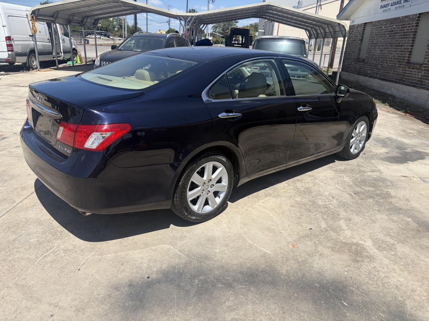 2008 Blue Lexus ES 350 Sedan (JTHBJ46G182) with an 3.5L V6 DOHC 24V engine, 6A OD transmission, located at 1687 Business 35 S, New Braunfels, TX, 78130, (830) 625-7159, 29.655487, -98.051491- Photo#6