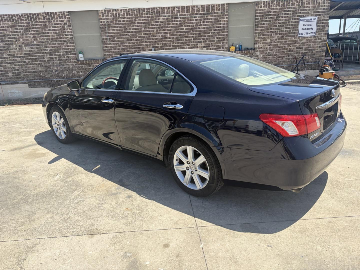 2008 Blue Lexus ES 350 Sedan (JTHBJ46G182) with an 3.5L V6 DOHC 24V engine, 6A OD transmission, located at 1687 Business 35 S, New Braunfels, TX, 78130, (830) 625-7159, 29.655487, -98.051491- Photo#8