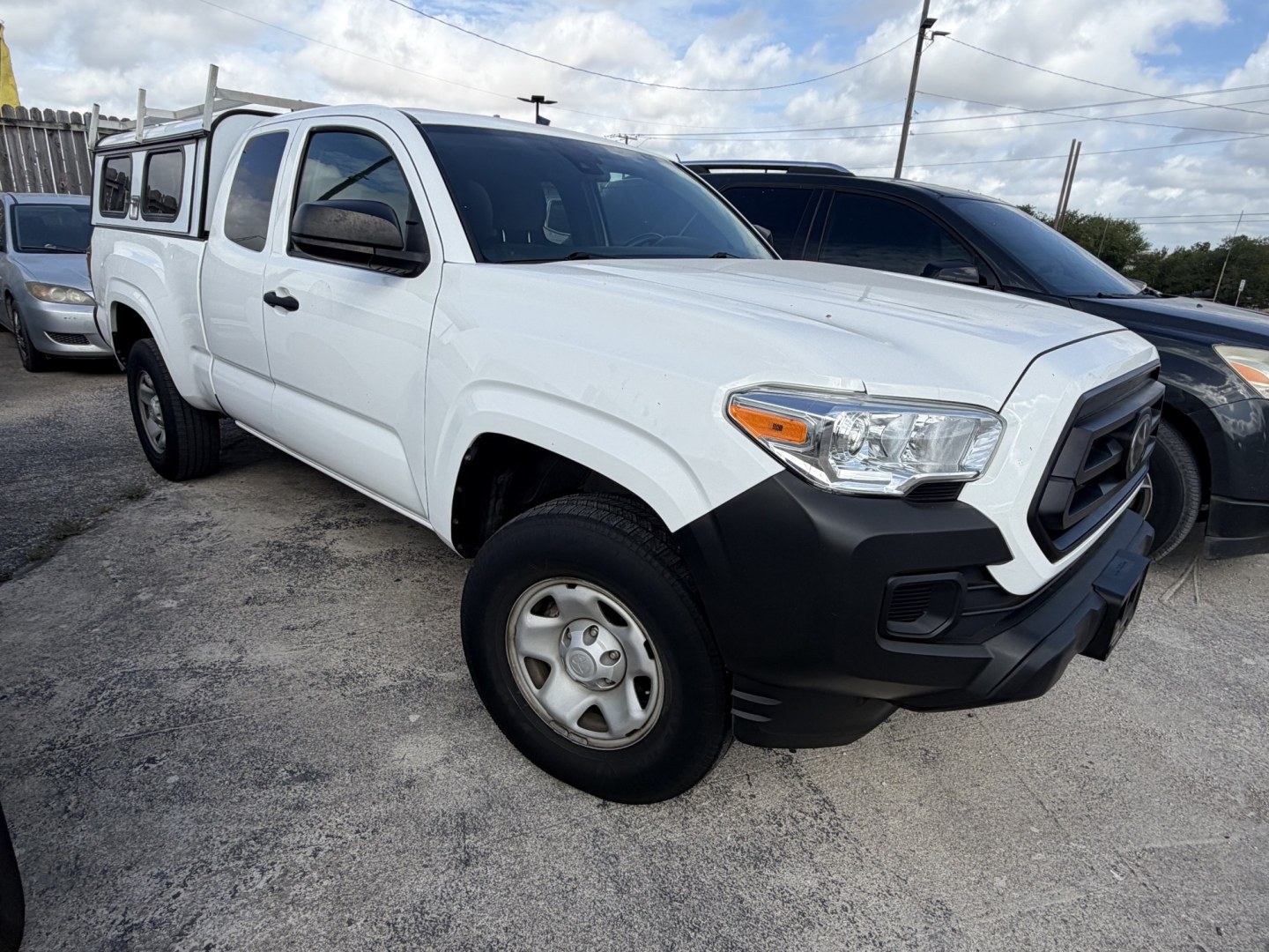 2021 White Toyota Tacoma SR5 Access Cab I4 6AT 2WD (3TYRX5GN5MT) with an 2.7L L4 DOHC 16V engine, 6A transmission, located at 1687 Business 35 S, New Braunfels, TX, 78130, (830) 625-7159, 29.655487, -98.051491- Photo#1