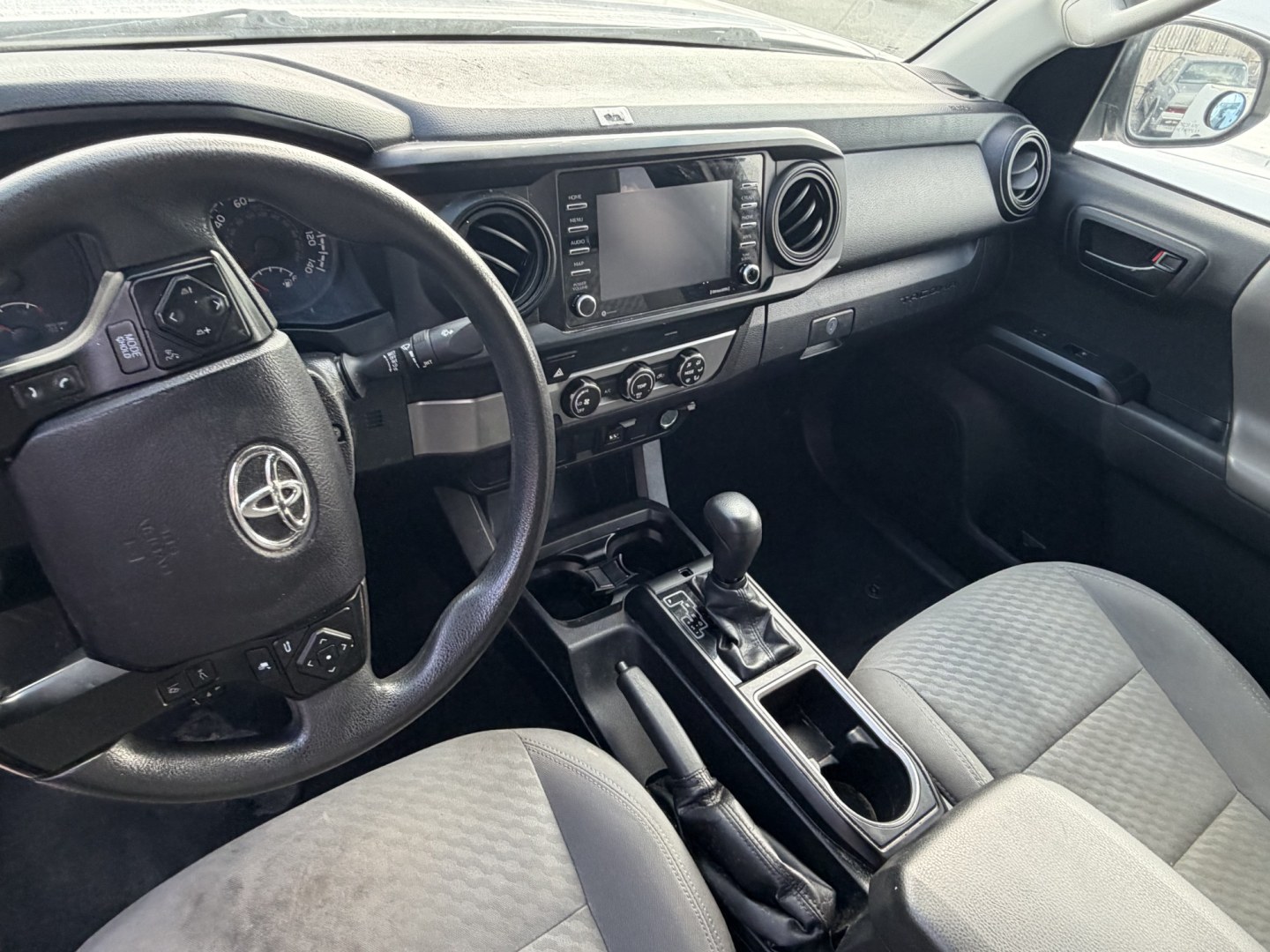 2021 White Toyota Tacoma SR5 Access Cab I4 6AT 2WD (3TYRX5GN5MT) with an 2.7L L4 DOHC 16V engine, 6A transmission, located at 1687 Business 35 S, New Braunfels, TX, 78130, (830) 625-7159, 29.655487, -98.051491- Photo#6