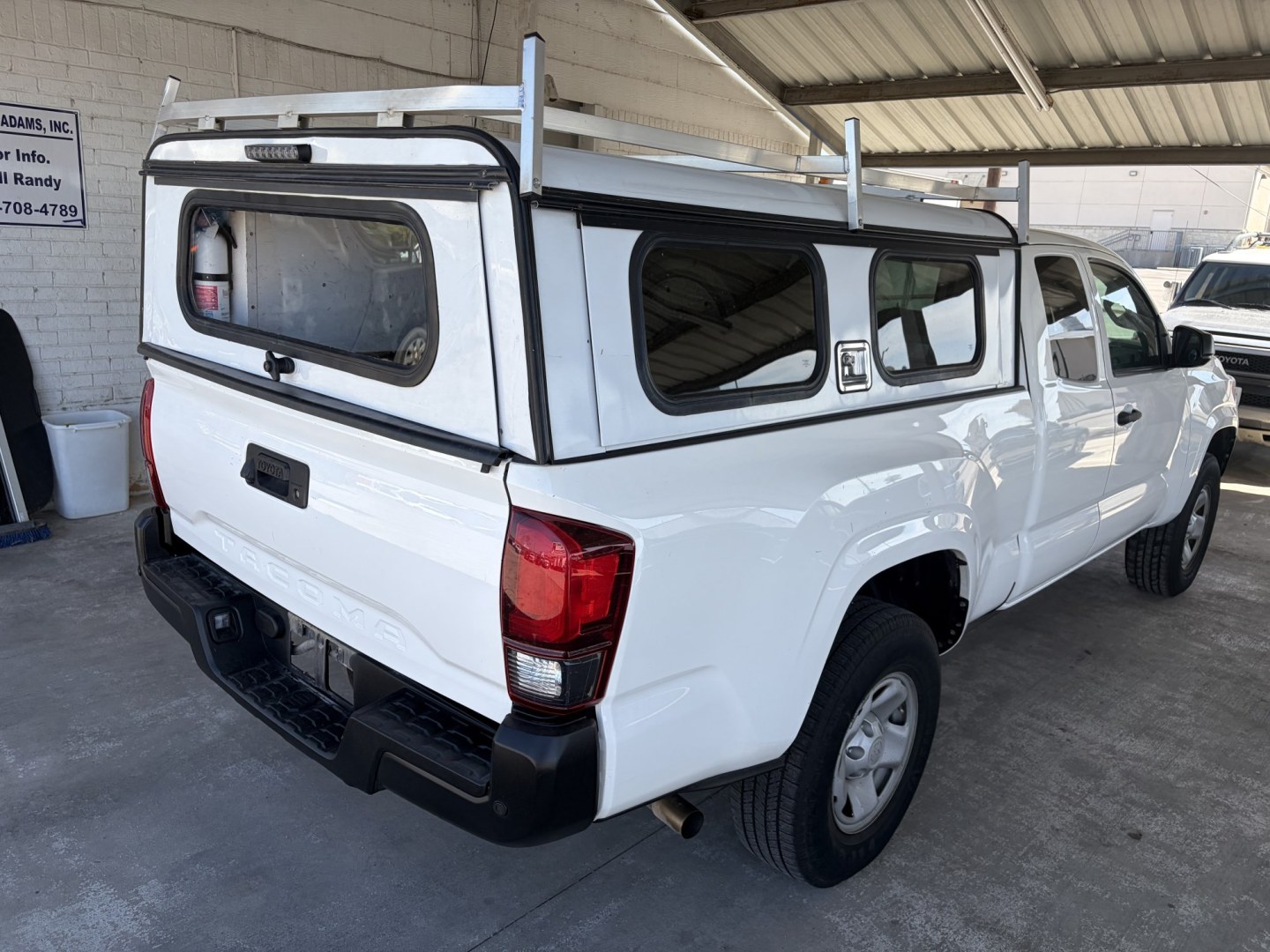 2021 White Toyota Tacoma SR5 Access Cab I4 6AT 2WD (3TYRX5GN5MT) with an 2.7L L4 DOHC 16V engine, 6A transmission, located at 1687 Business 35 S, New Braunfels, TX, 78130, (830) 625-7159, 29.655487, -98.051491- Photo#9