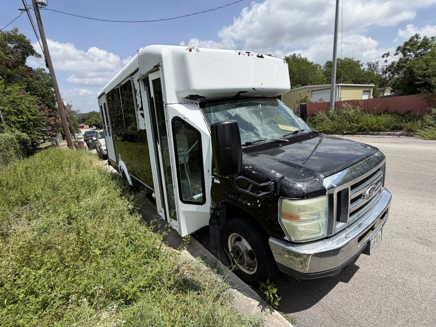 2016 Black Ford Econoline E350 (1FDEE3FL7GD) with an 5.4L V8 SOHC 16V engine, located at 1687 Business 35 S, New Braunfels, TX, 78130, (830) 625-7159, 29.655487, -98.051491- Photo#2