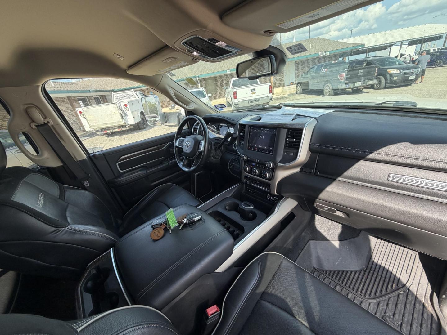 2019 White RAM 3500 Crew Cab Laramie 4WD DRW (3C7WRTCL4KG) with an 6.7L L6 OHV 24V TURBO DIESEL engine, 6A transmission, located at 1687 Business 35 S, New Braunfels, TX, 78130, (830) 625-7159, 29.655487, -98.051491- Photo#3