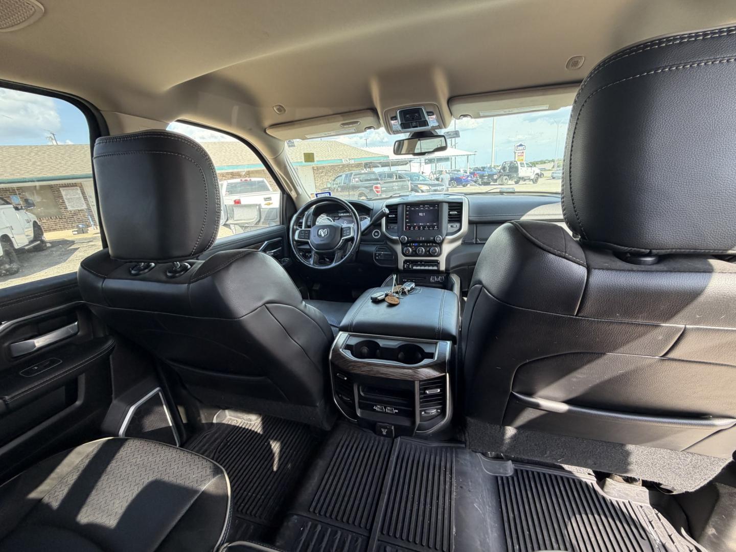 2019 White RAM 3500 Crew Cab Laramie 4WD DRW (3C7WRTCL4KG) with an 6.7L L6 OHV 24V TURBO DIESEL engine, 6A transmission, located at 1687 Business 35 S, New Braunfels, TX, 78130, (830) 625-7159, 29.655487, -98.051491- Photo#5
