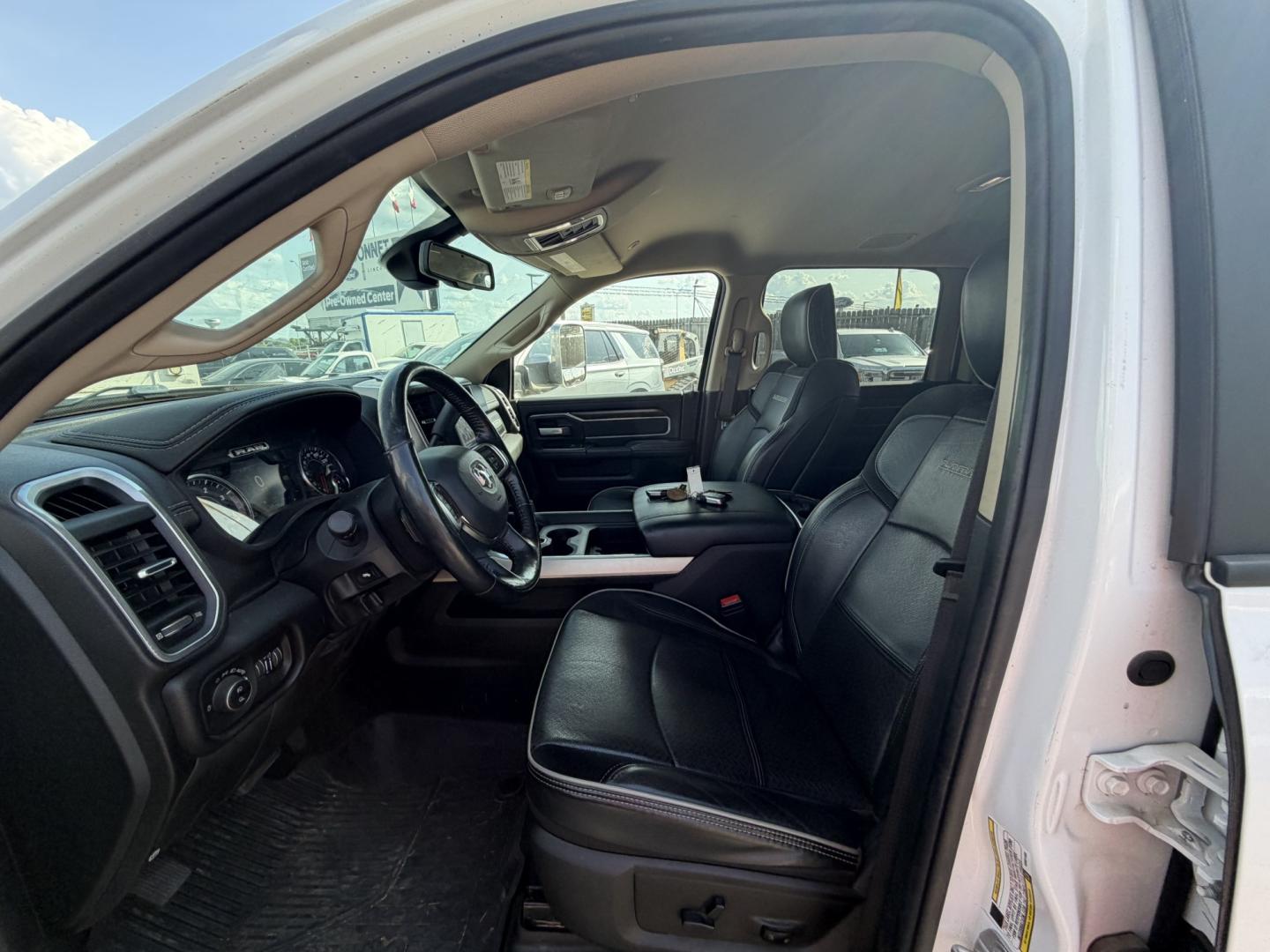 2019 White RAM 3500 Crew Cab Laramie 4WD DRW (3C7WRTCL4KG) with an 6.7L L6 OHV 24V TURBO DIESEL engine, 6A transmission, located at 1687 Business 35 S, New Braunfels, TX, 78130, (830) 625-7159, 29.655487, -98.051491- Photo#12