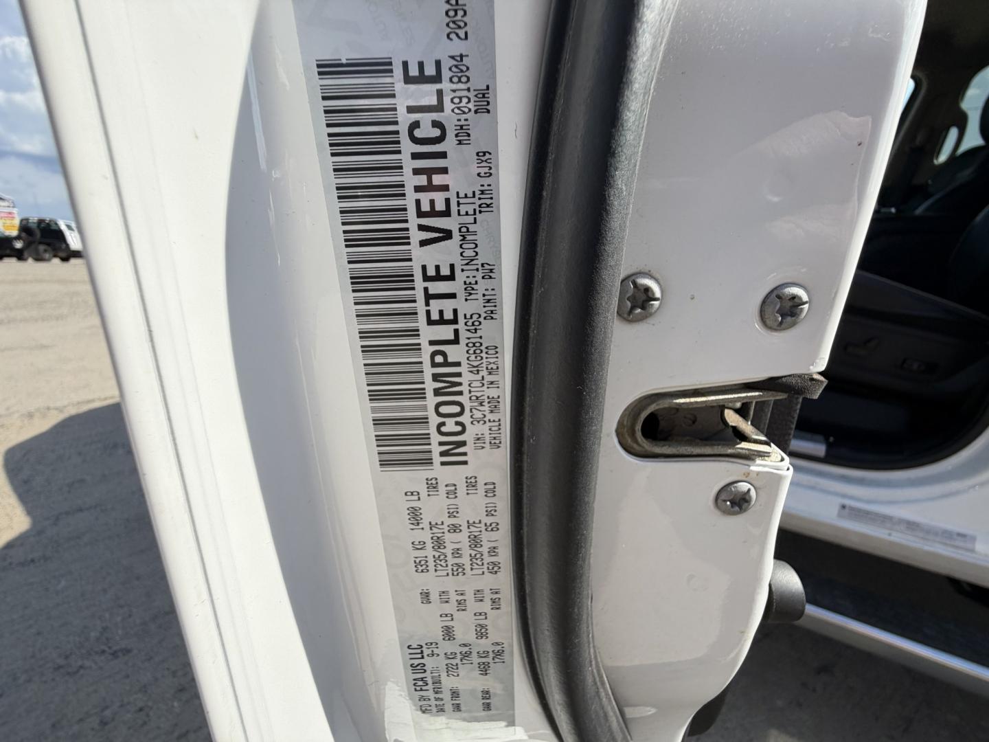 2019 White RAM 3500 Crew Cab Laramie 4WD DRW (3C7WRTCL4KG) with an 6.7L L6 OHV 24V TURBO DIESEL engine, 6A transmission, located at 1687 Business 35 S, New Braunfels, TX, 78130, (830) 625-7159, 29.655487, -98.051491- Photo#16