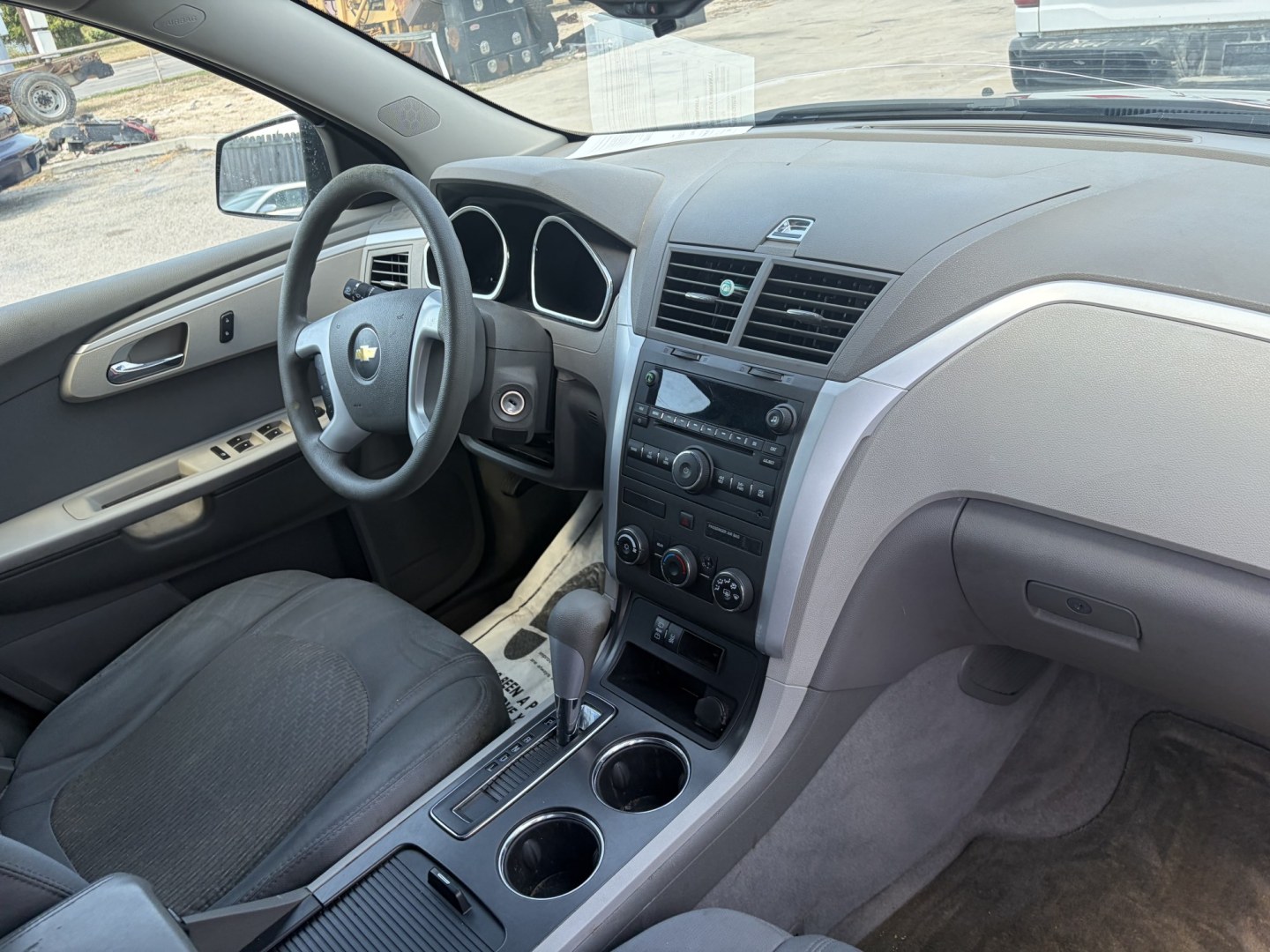 2012 Blue Chevrolet Traverse LS FWD (1GNKREED6CJ) with an 3.6L V6 DOHC 24V engine, 6A transmission, located at 1687 Business 35 S, New Braunfels, TX, 78130, (830) 625-7159, 29.655487, -98.051491- Photo#3