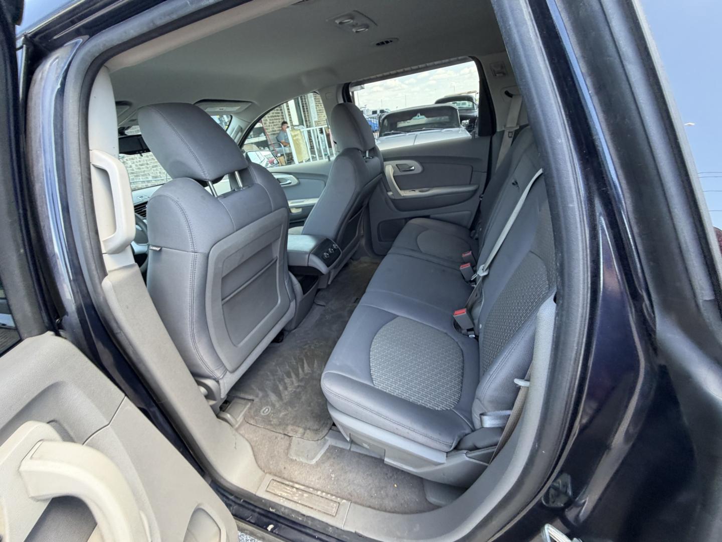 2012 Blue Chevrolet Traverse LS FWD (1GNKREED6CJ) with an 3.6L V6 DOHC 24V engine, 6A transmission, located at 1687 Business 35 S, New Braunfels, TX, 78130, (830) 625-7159, 29.655487, -98.051491- Photo#9