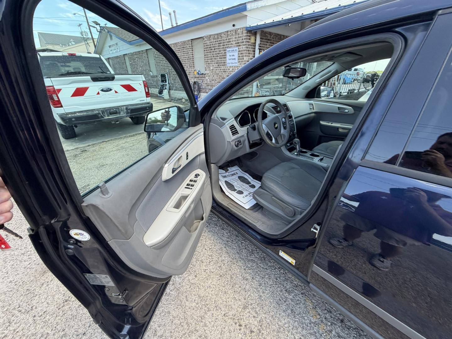 2012 Blue Chevrolet Traverse LS FWD (1GNKREED6CJ) with an 3.6L V6 DOHC 24V engine, 6A transmission, located at 1687 Business 35 S, New Braunfels, TX, 78130, (830) 625-7159, 29.655487, -98.051491- Photo#10