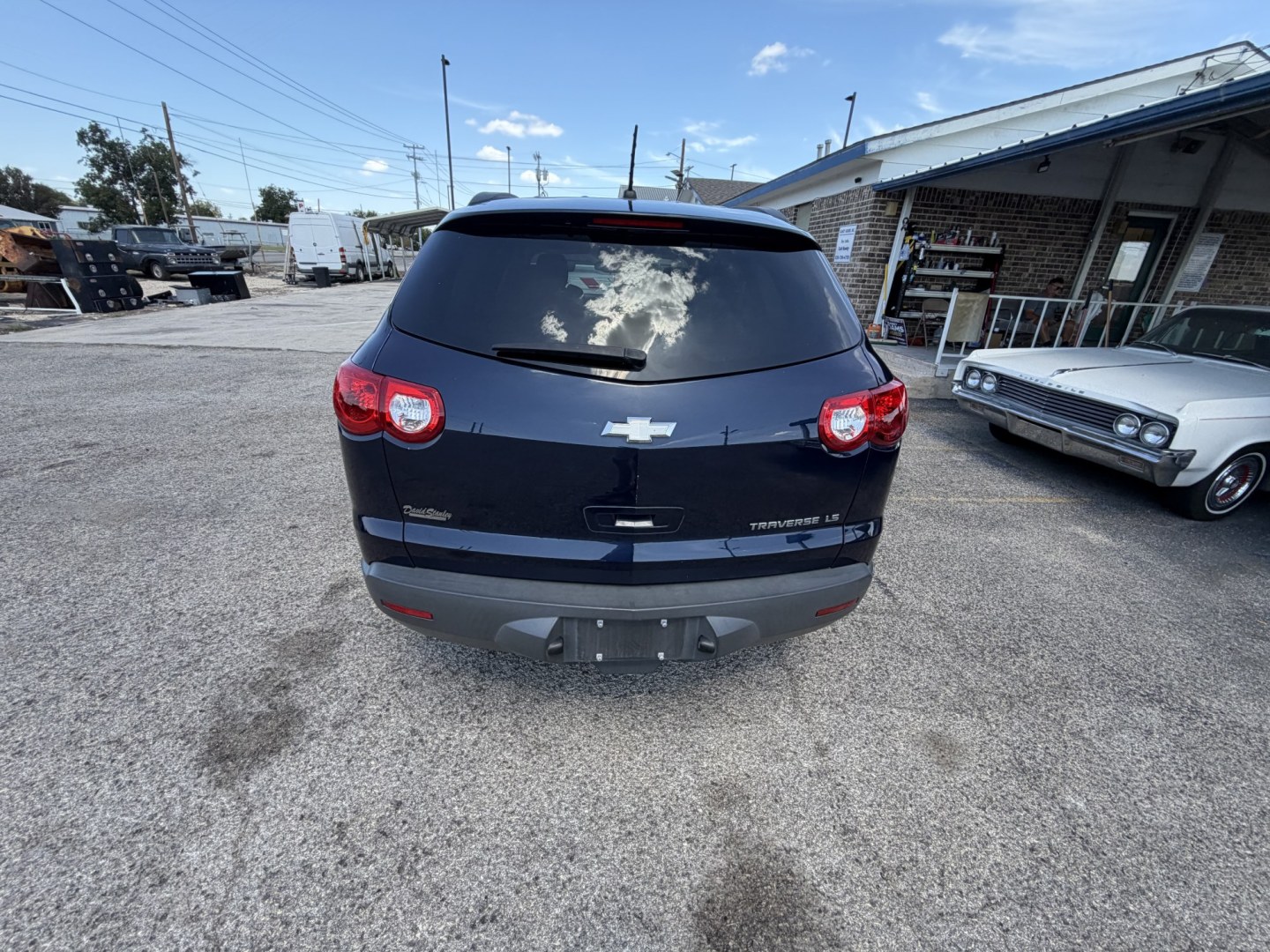 2012 Blue Chevrolet Traverse LS FWD (1GNKREED6CJ) with an 3.6L V6 DOHC 24V engine, 6A transmission, located at 1687 Business 35 S, New Braunfels, TX, 78130, (830) 625-7159, 29.655487, -98.051491- Photo#7