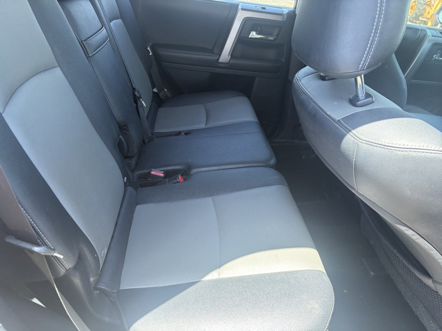 2014 Blue Toyota 4Runner SR5 2WD (JTEZU5JR3E5) with an 4.0L V6 DOHC 24V engine, 5A transmission, located at 1687 Business 35 S, New Braunfels, TX, 78130, (830) 625-7159, 29.655487, -98.051491- Photo#4