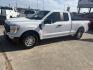 2022 White Ford F-150 XL SuperCab 6.5-ft. Bed 2WD (1FTEX1CP8NK) with an 2.7L V6 DOHC 24V engine, 6A transmission, located at 1687 Business 35 S, New Braunfels, TX, 78130, (830) 625-7159, 29.655487, -98.051491- Photo#0