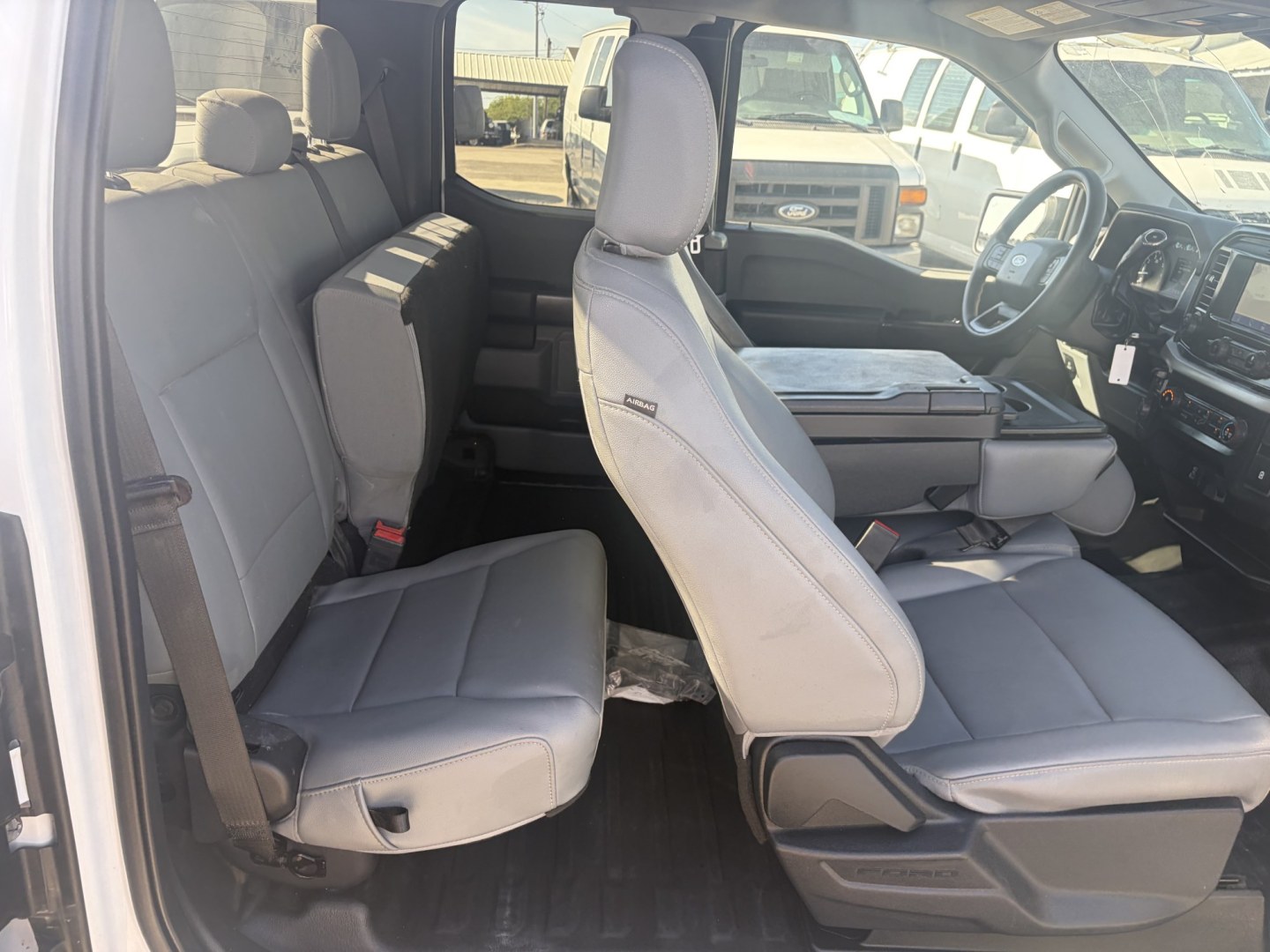 2022 White Ford F-150 XL SuperCab 6.5-ft. Bed 2WD (1FTEX1CP8NK) with an 2.7L V6 DOHC 24V engine, 6A transmission, located at 1687 Business 35 S, New Braunfels, TX, 78130, (830) 625-7159, 29.655487, -98.051491- Photo#5