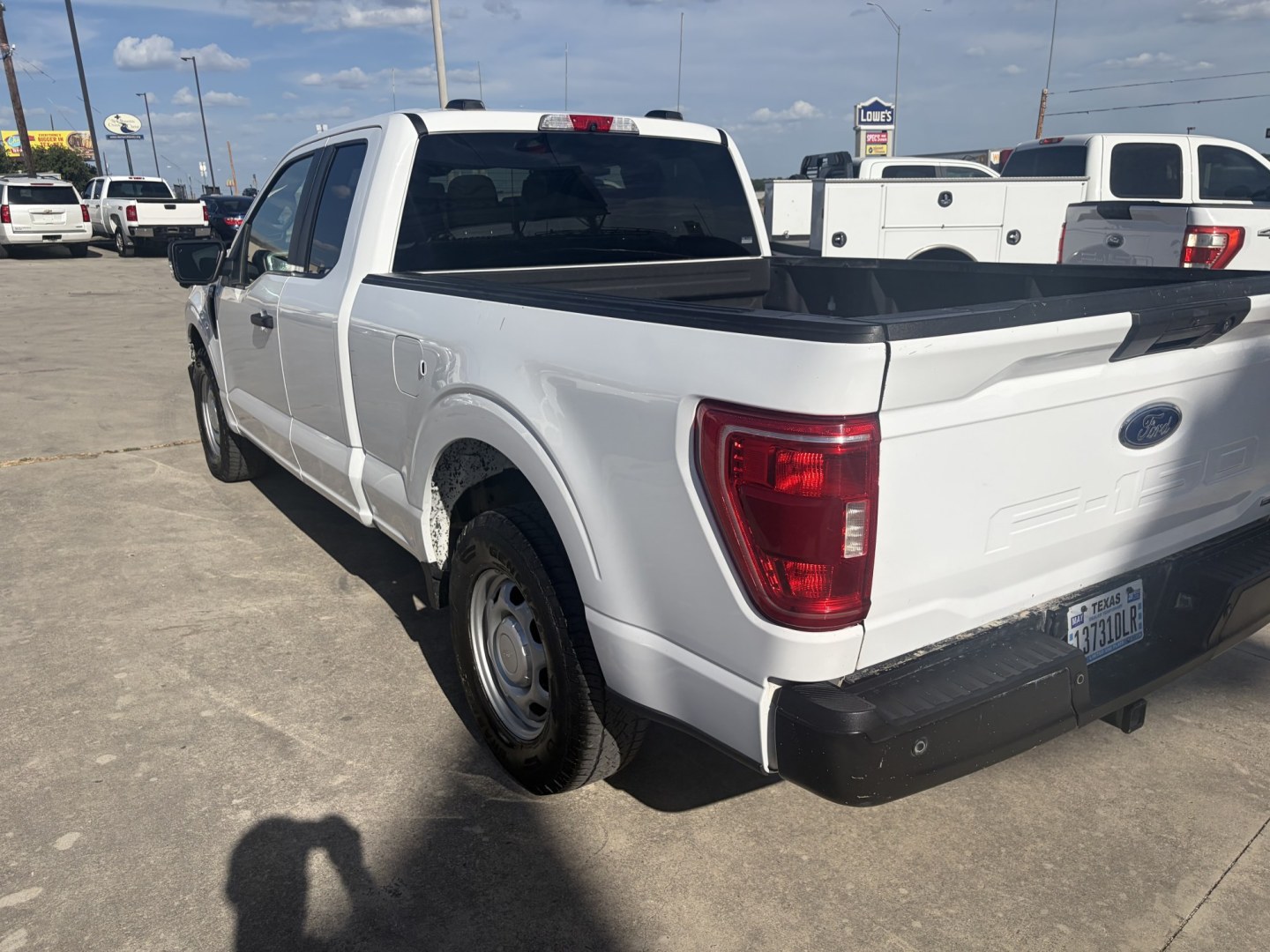 2022 White Ford F-150 XL SuperCab 6.5-ft. Bed 2WD (1FTEX1CP8NK) with an 2.7L V6 DOHC 24V engine, 6A transmission, located at 1687 Business 35 S, New Braunfels, TX, 78130, (830) 625-7159, 29.655487, -98.051491- Photo#7