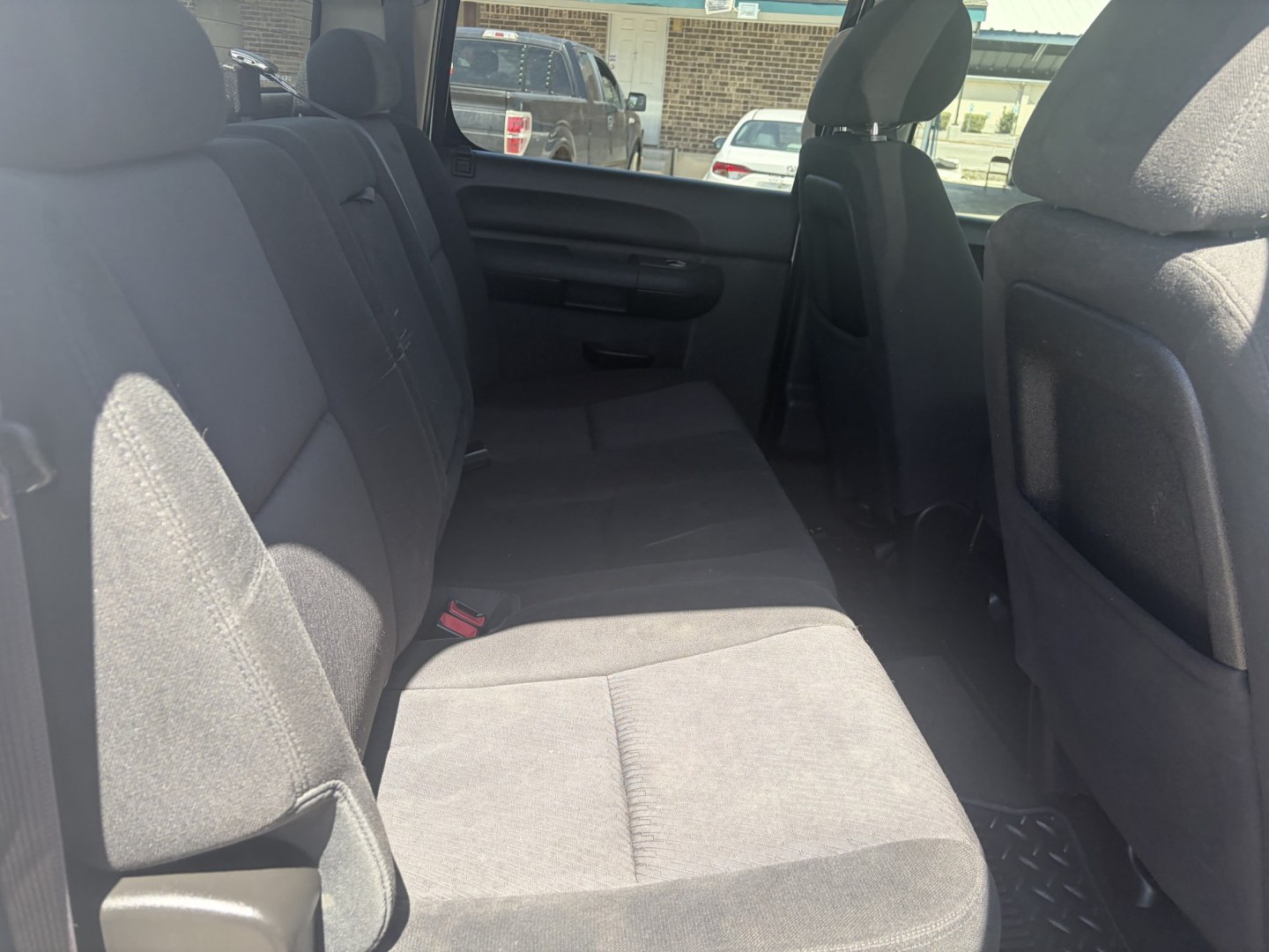 2013 White Chevrolet Silverado 2500HD LT Crew Cab 4WD (1GC1KXC84DF) with an 6.6L V8 OHV 32V TURBO DIESEL engine, 6-Speed Automatic transmission, located at 1687 Business 35 S, New Braunfels, TX, 78130, (830) 625-7159, 29.655487, -98.051491- Photo#4