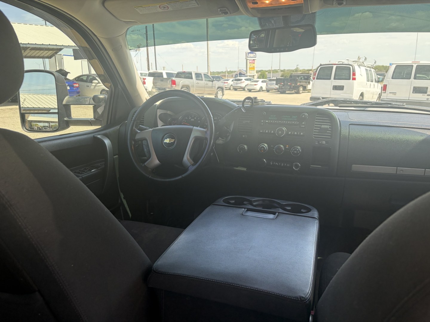 2013 White Chevrolet Silverado 2500HD LT Crew Cab 4WD (1GC1KXC84DF) with an 6.6L V8 OHV 32V TURBO DIESEL engine, 6-Speed Automatic transmission, located at 1687 Business 35 S, New Braunfels, TX, 78130, (830) 625-7159, 29.655487, -98.051491- Photo#5