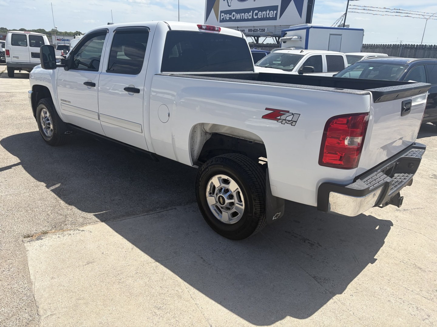 2013 White Chevrolet Silverado 2500HD LT Crew Cab 4WD (1GC1KXC84DF) with an 6.6L V8 OHV 32V TURBO DIESEL engine, 6-Speed Automatic transmission, located at 1687 Business 35 S, New Braunfels, TX, 78130, (830) 625-7159, 29.655487, -98.051491- Photo#8