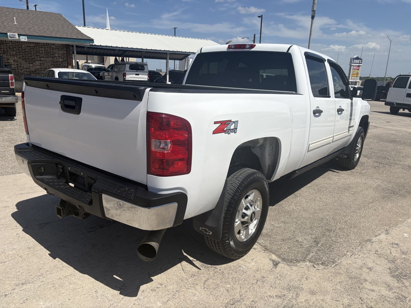 2013 White Chevrolet Silverado 2500HD LT Crew Cab 4WD (1GC1KXC84DF) with an 6.6L V8 OHV 32V TURBO DIESEL engine, 6-Speed Automatic transmission, located at 1687 Business 35 S, New Braunfels, TX, 78130, (830) 625-7159, 29.655487, -98.051491- Photo#6