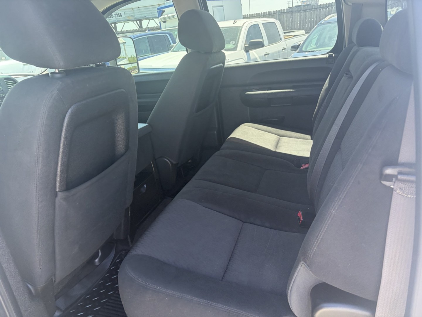 2013 White Chevrolet Silverado 2500HD LT Crew Cab 4WD (1GC1KXC84DF) with an 6.6L V8 OHV 32V TURBO DIESEL engine, 6-Speed Automatic transmission, located at 1687 Business 35 S, New Braunfels, TX, 78130, (830) 625-7159, 29.655487, -98.051491- Photo#9